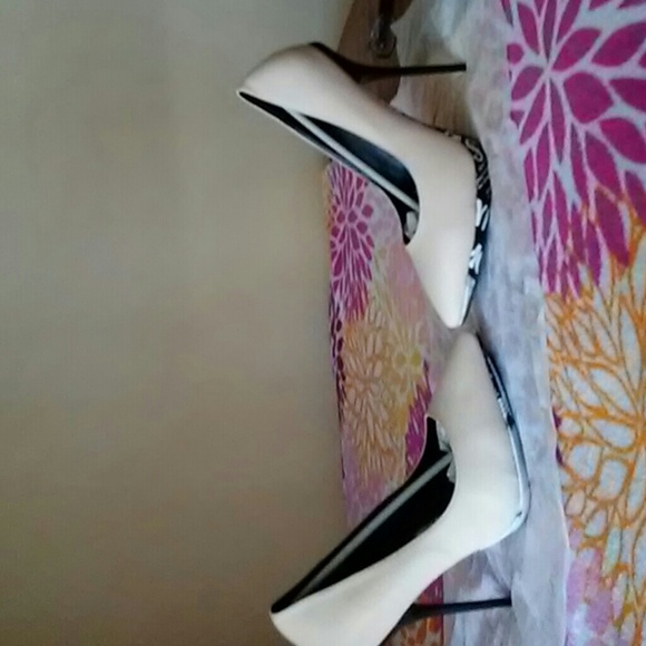 Heels - Picture 3 of 8